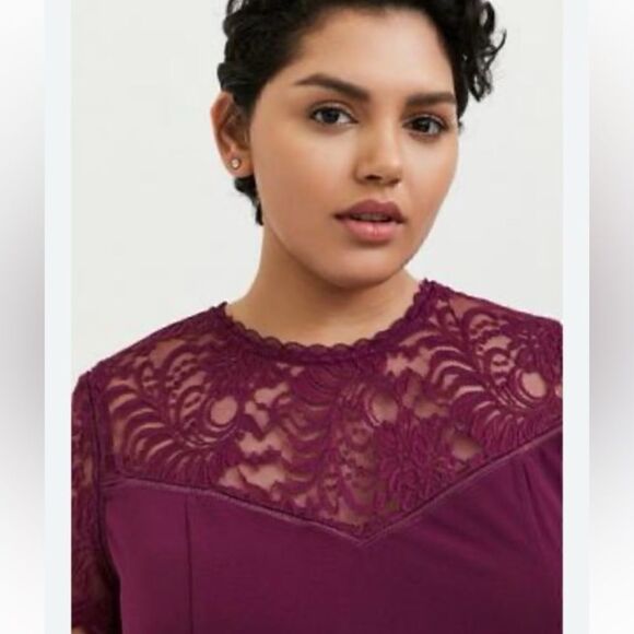 Torrid Burgundy Lace top short sleeve shirt size 00 - Picture 1 of 4